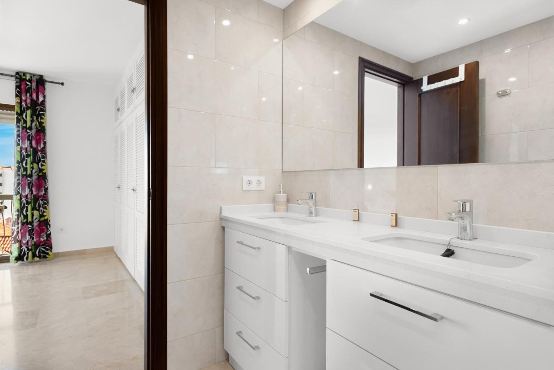 Lovely Penthouse Near Estepona Marina By Costarentals - Ref M15 المظهر الخارجي الصورة